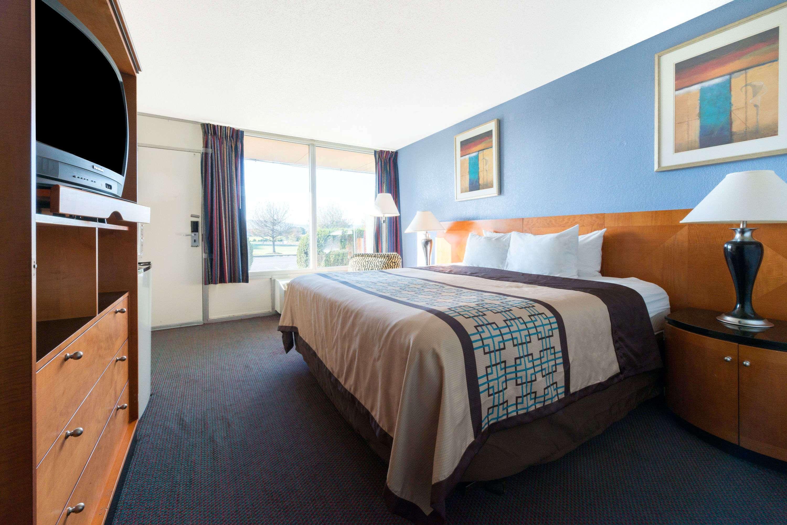 Days Inn By Wyndham Luray Shenandoah Exteriör bild