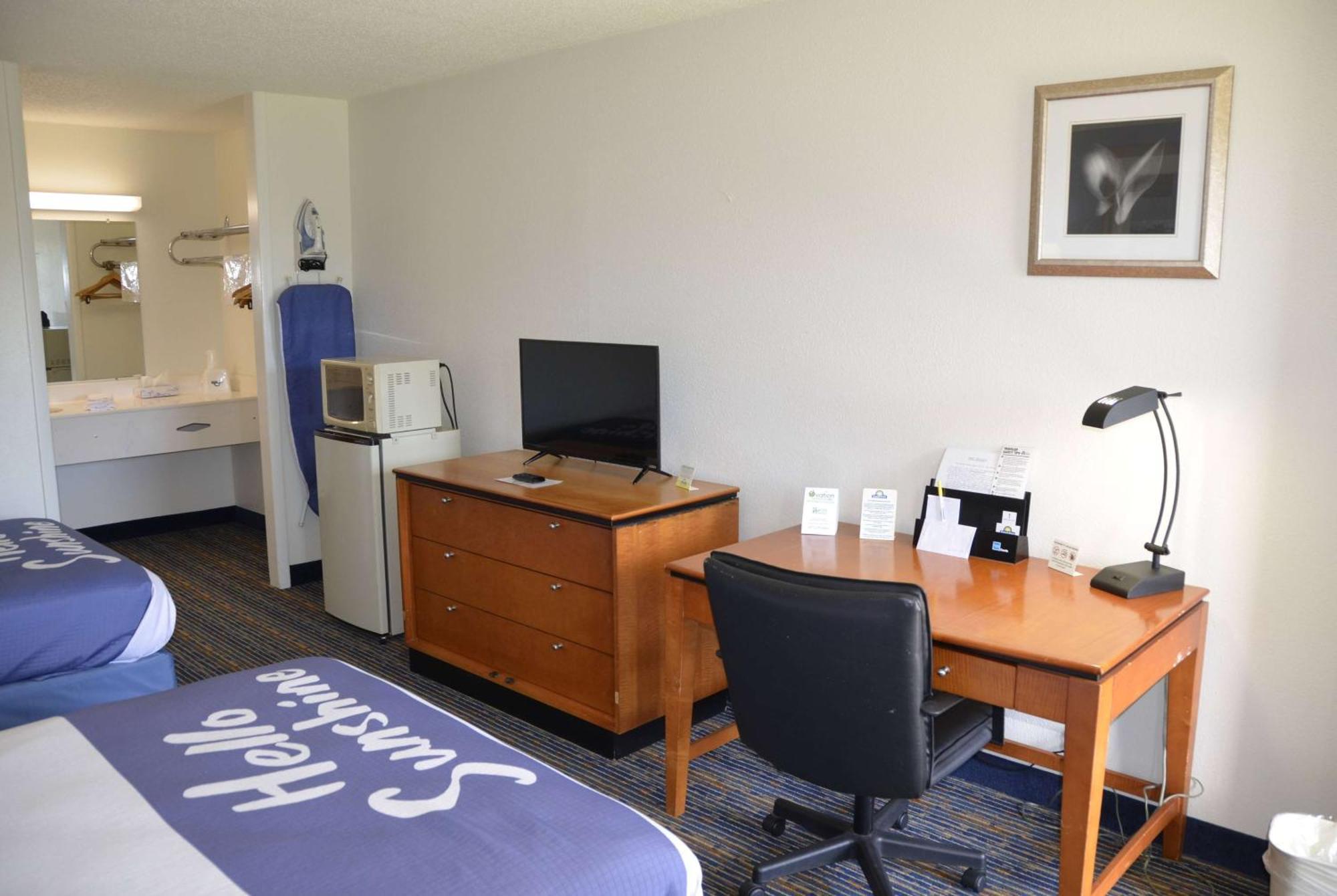 Days Inn By Wyndham Luray Shenandoah Exteriör bild
