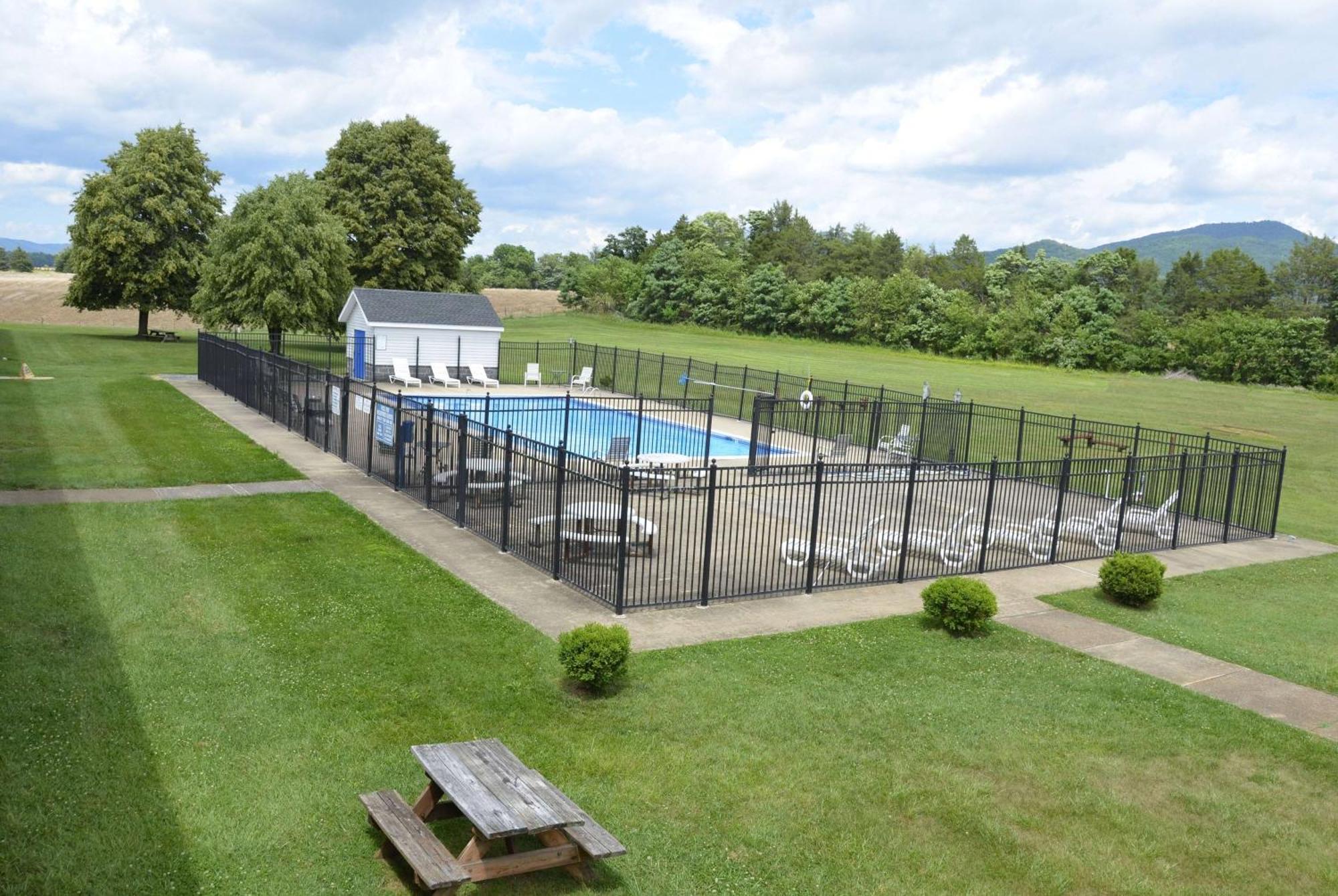 Days Inn By Wyndham Luray Shenandoah Exteriör bild