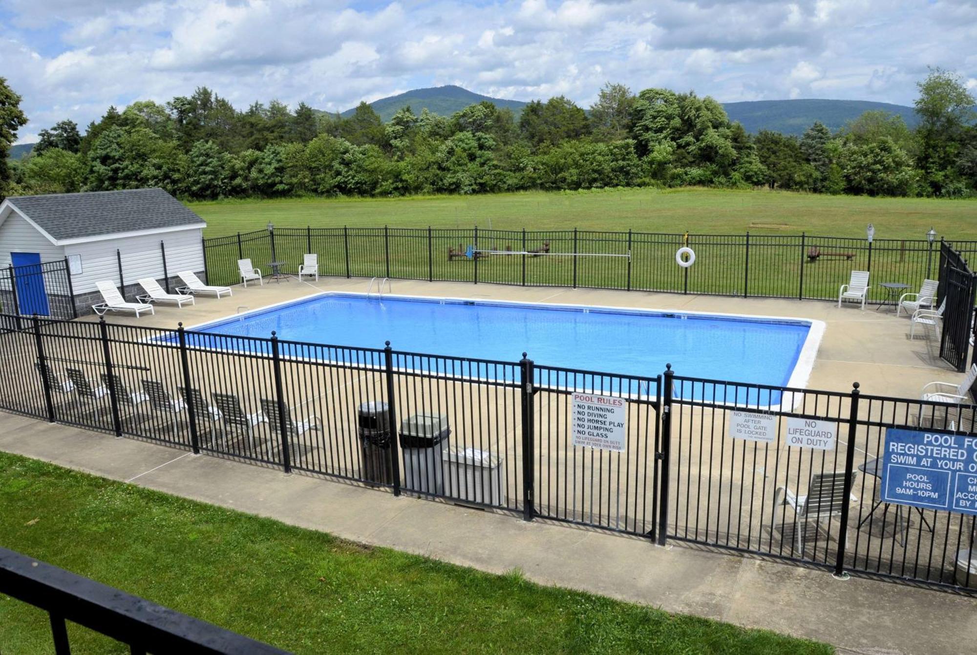 Days Inn By Wyndham Luray Shenandoah Exteriör bild