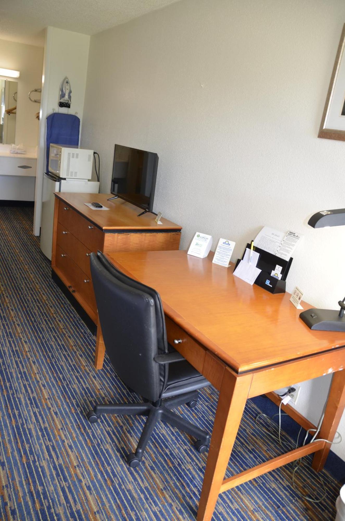 Days Inn By Wyndham Luray Shenandoah Exteriör bild